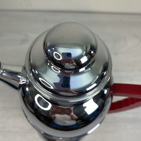 Vintage Keystone Wear Chrome Plated With Red Bakelite Handle Cocktail Shaker - Picture 2 of 13